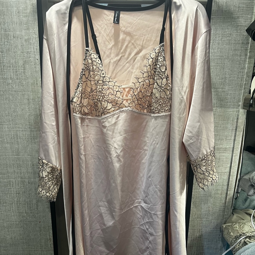 Matching slip and robe set